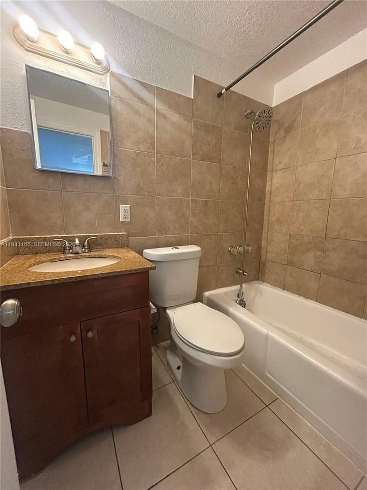 1126 Sw 15th Ter #1 - Photo 7 of 8