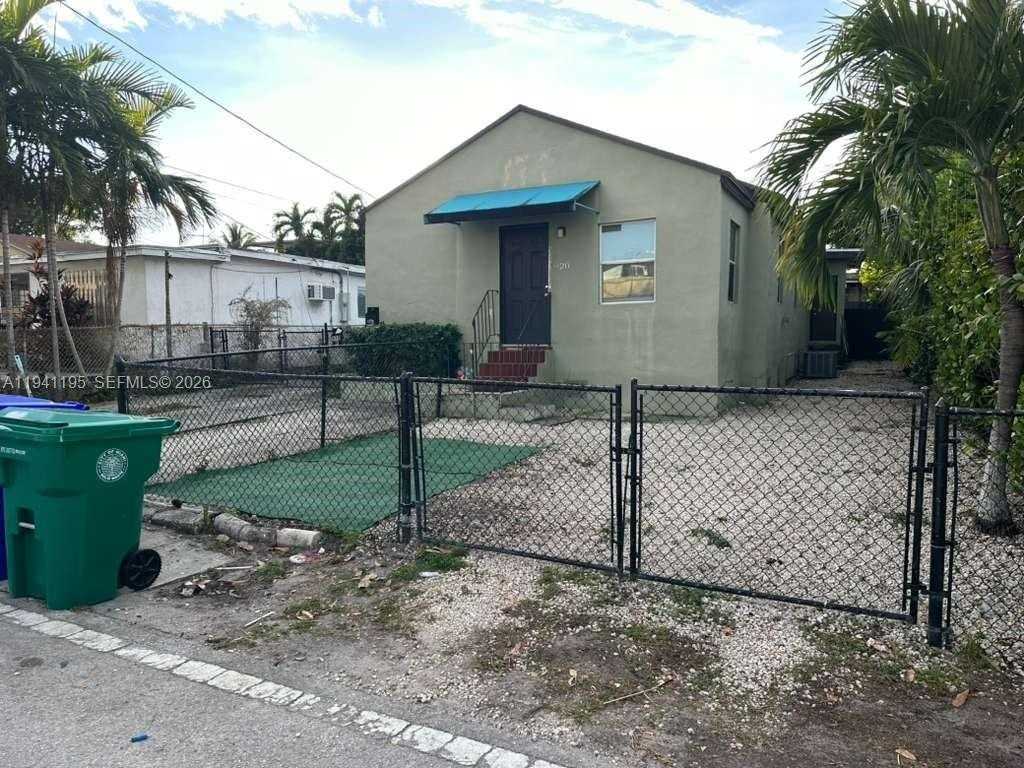 920 Nw 22nd Ct #920 - Photo 3 of 28