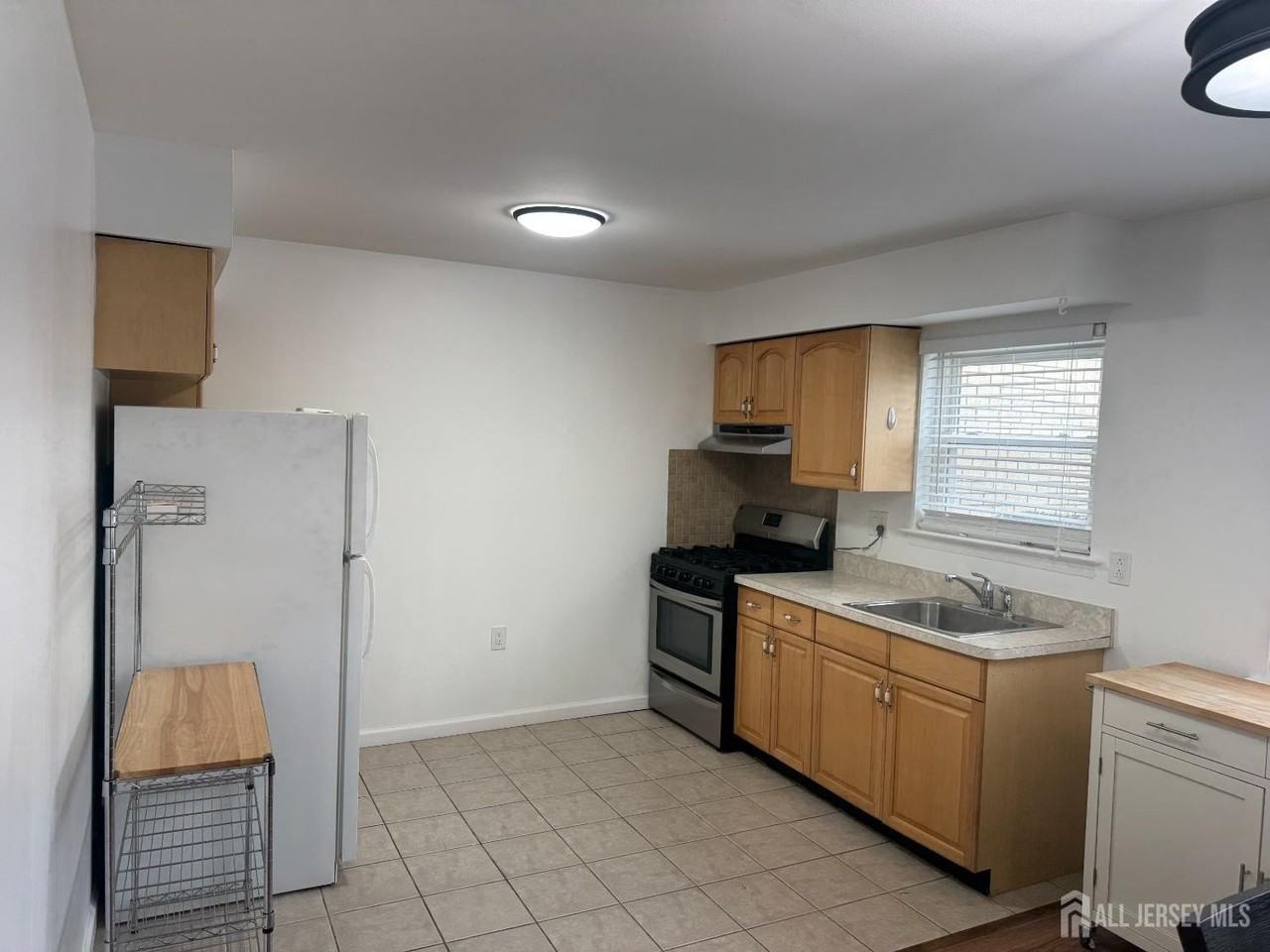 400 Cranbury Rd #5 - Photo 6 of 10