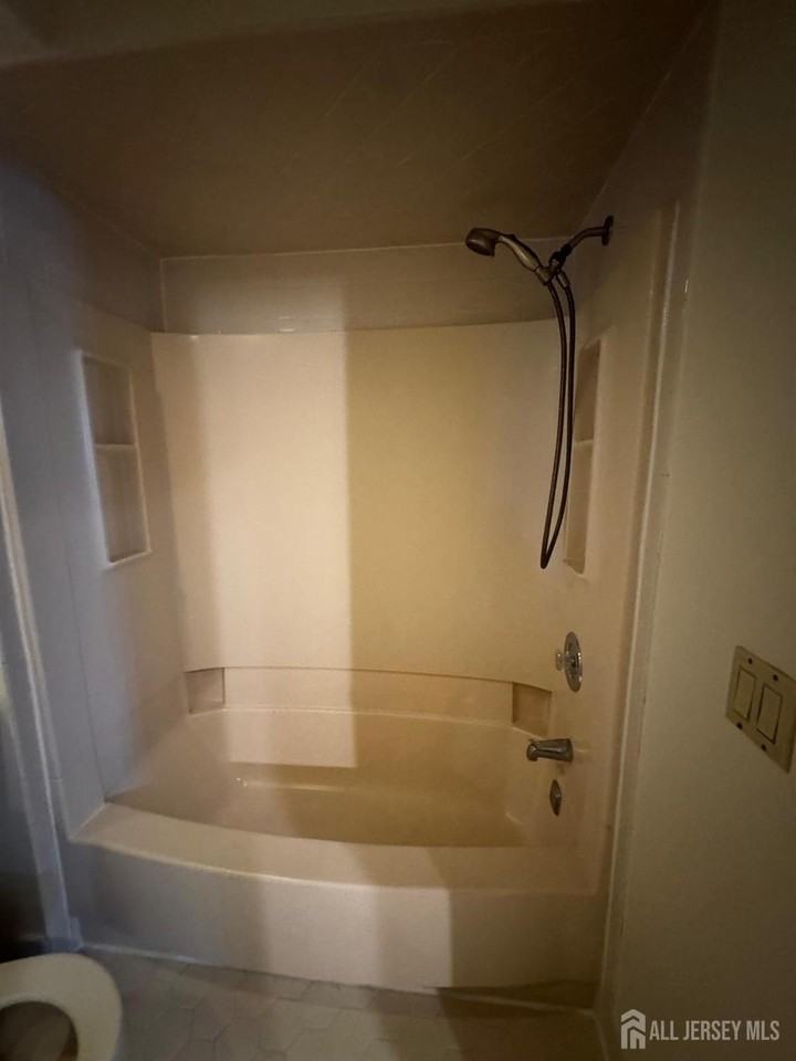 1109 Stoneridge Cir - Photo 2 of 27