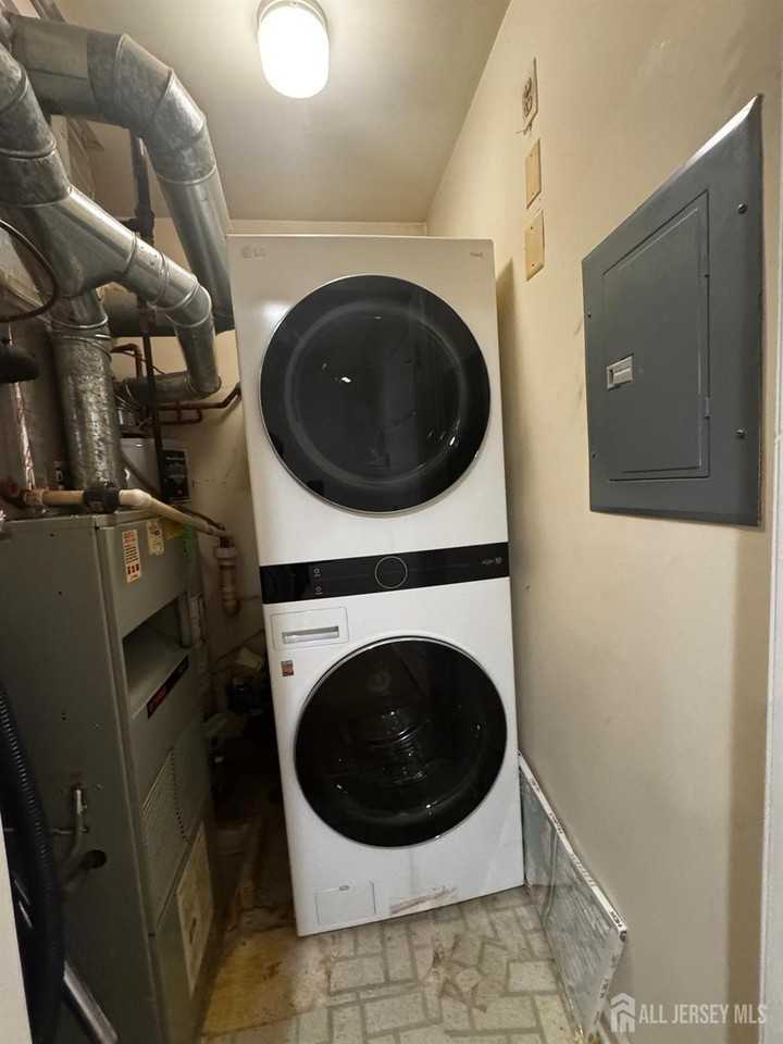 1109 Stoneridge Cir - Photo 3 of 27