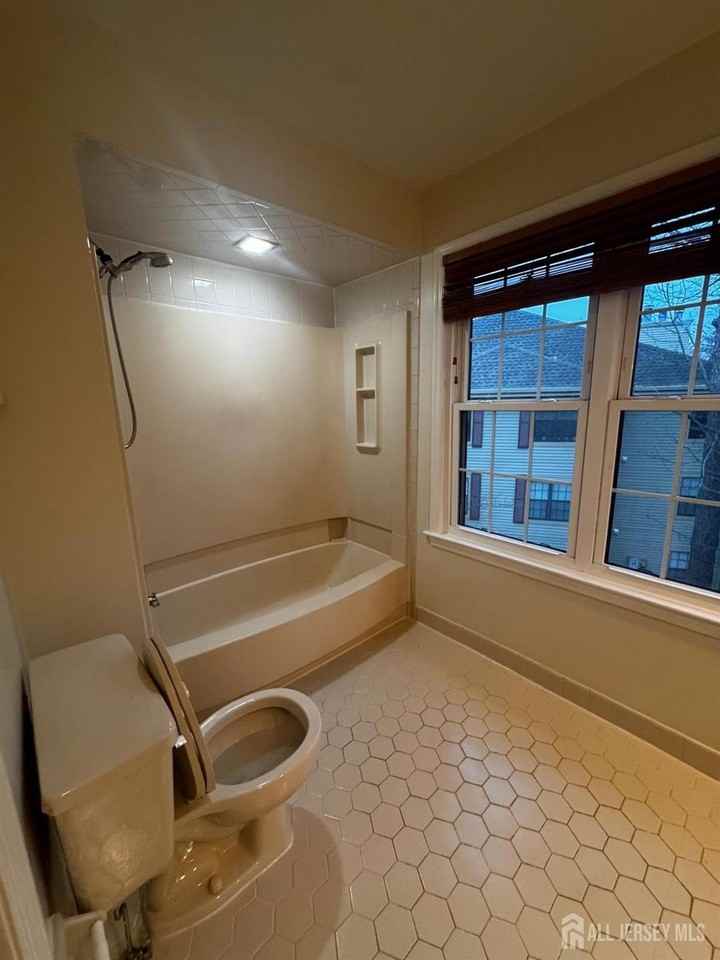 1109 Stoneridge Cir - Photo 4 of 27