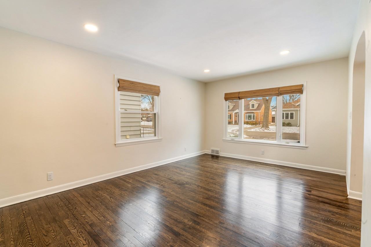 5751 N Shoreland Ave - Photo 4 of 25