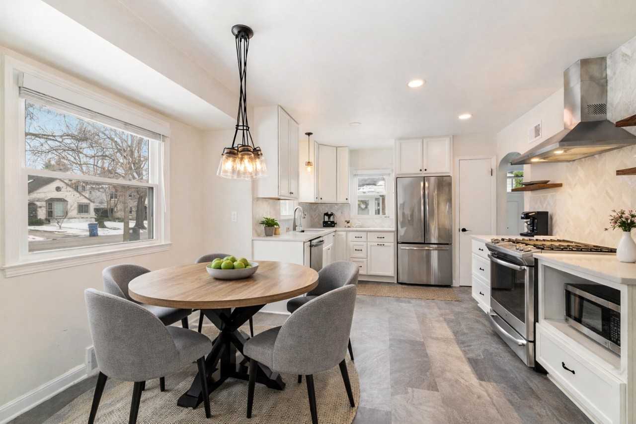 5751 N Shoreland Ave - Photo 6 of 25