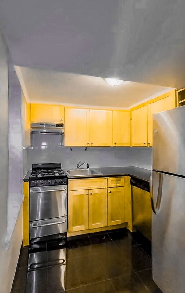 404 E 75th St #TBB - Photo 3 of 7