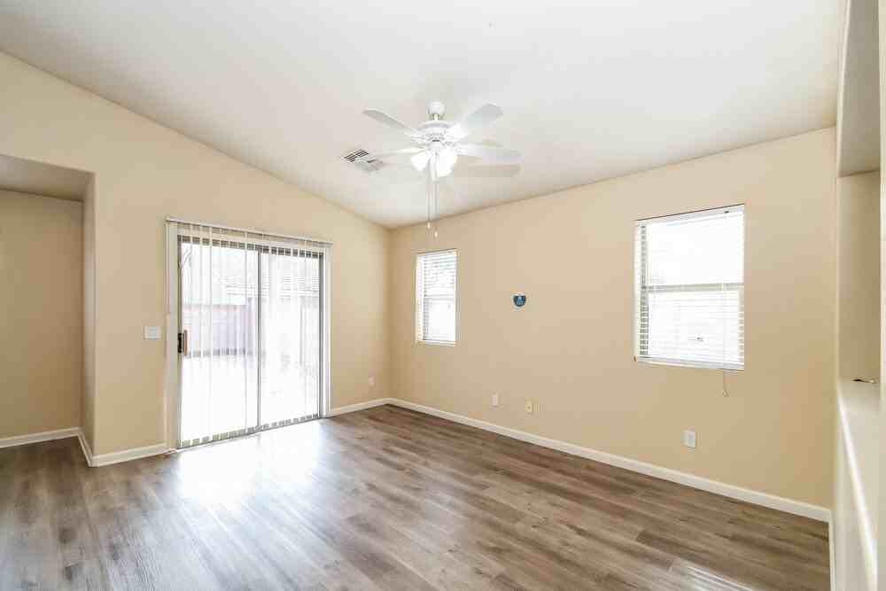 5509 S 34th Ave - Photo 4 of 16