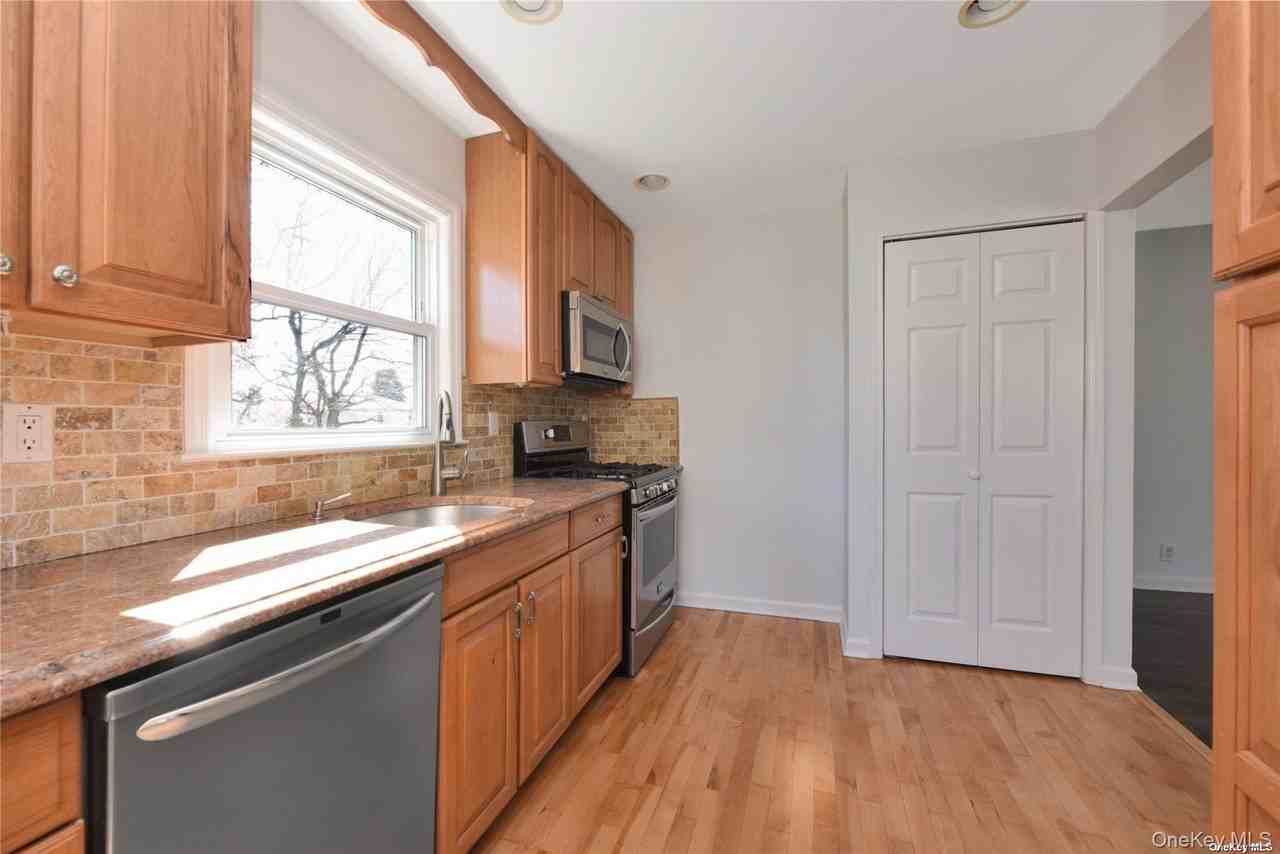 6 Dunes Ln 2nd Fl #2ndFL - Photo 3 of 11