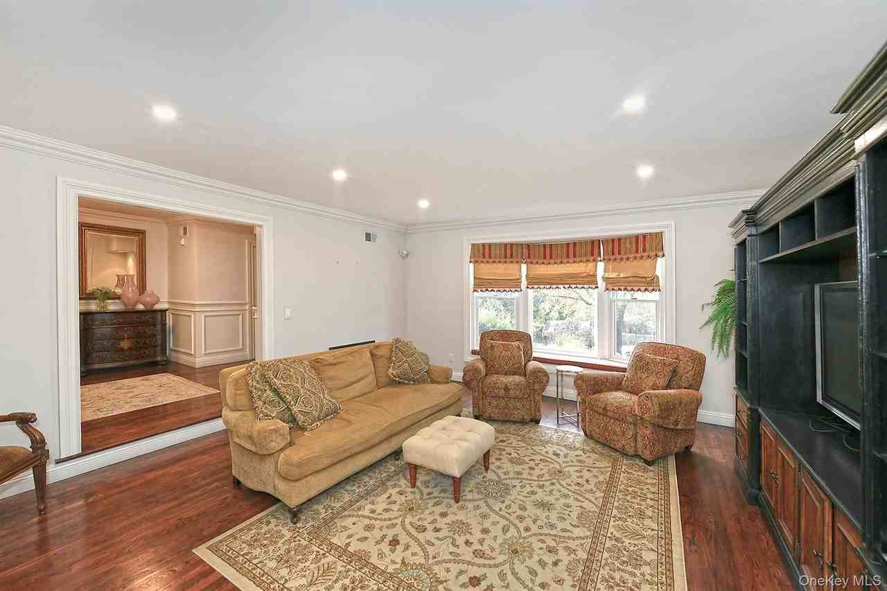 22 West Dr - Photo 4 of 23