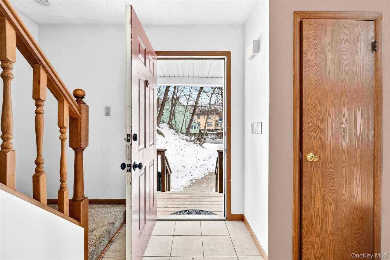 2 Wayne Ave - Photo 4 of 38