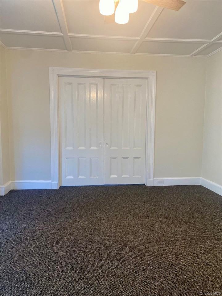 245 Scudder Ave - Photo 5 of 11