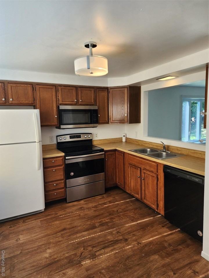 3 Harbor Hill Ct - Photo 4 of 26