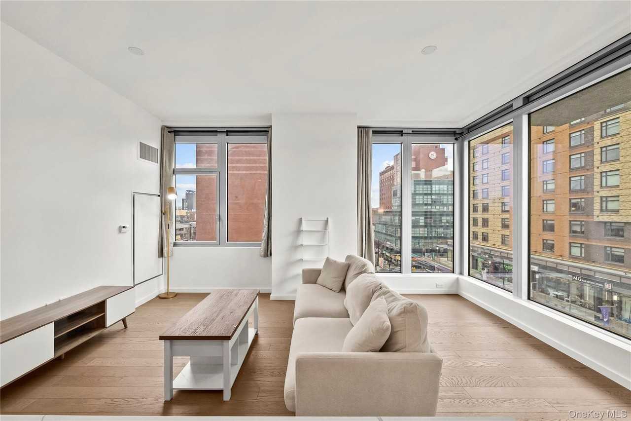 13327 39th Ave Apt 3h #3H - Photo 2 of 29