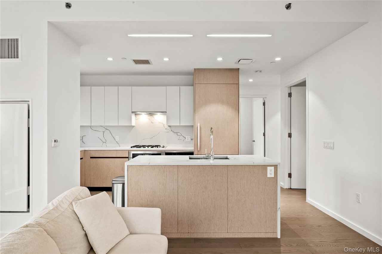 13327 39th Ave Apt 3h #3H - Photo 7 of 29