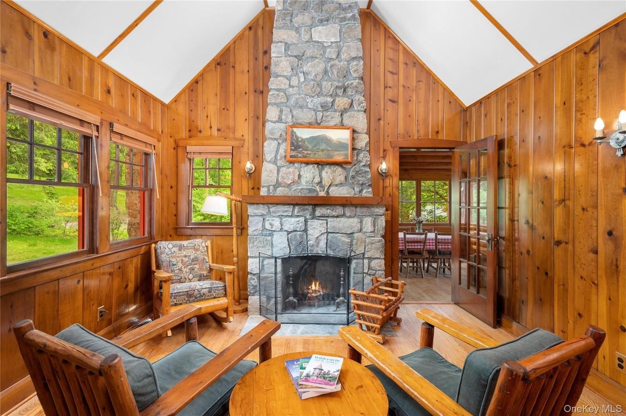 16 Locust Dr - Photo 7 of 50