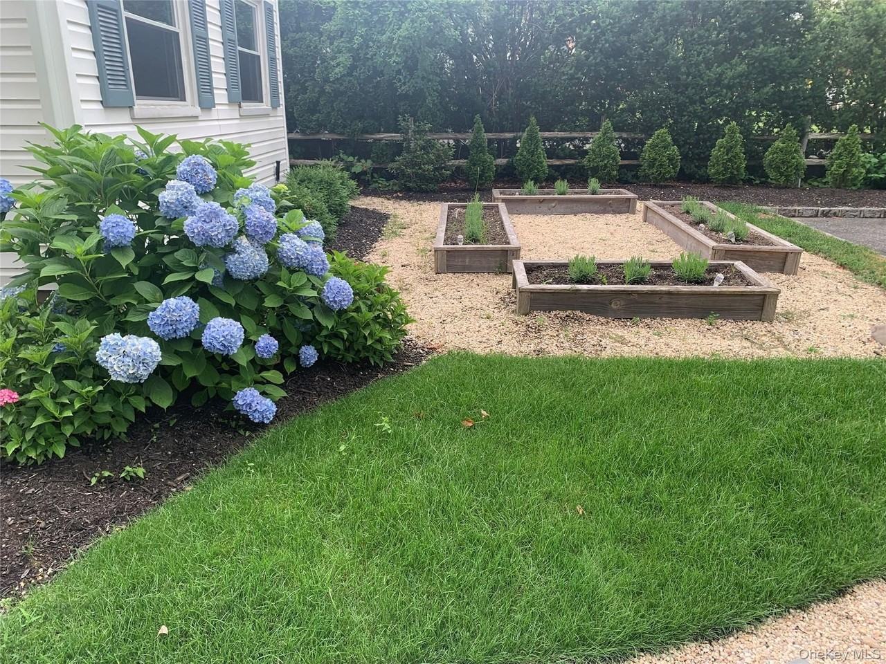 56 Tuscarora Dr - Photo 2 of 11