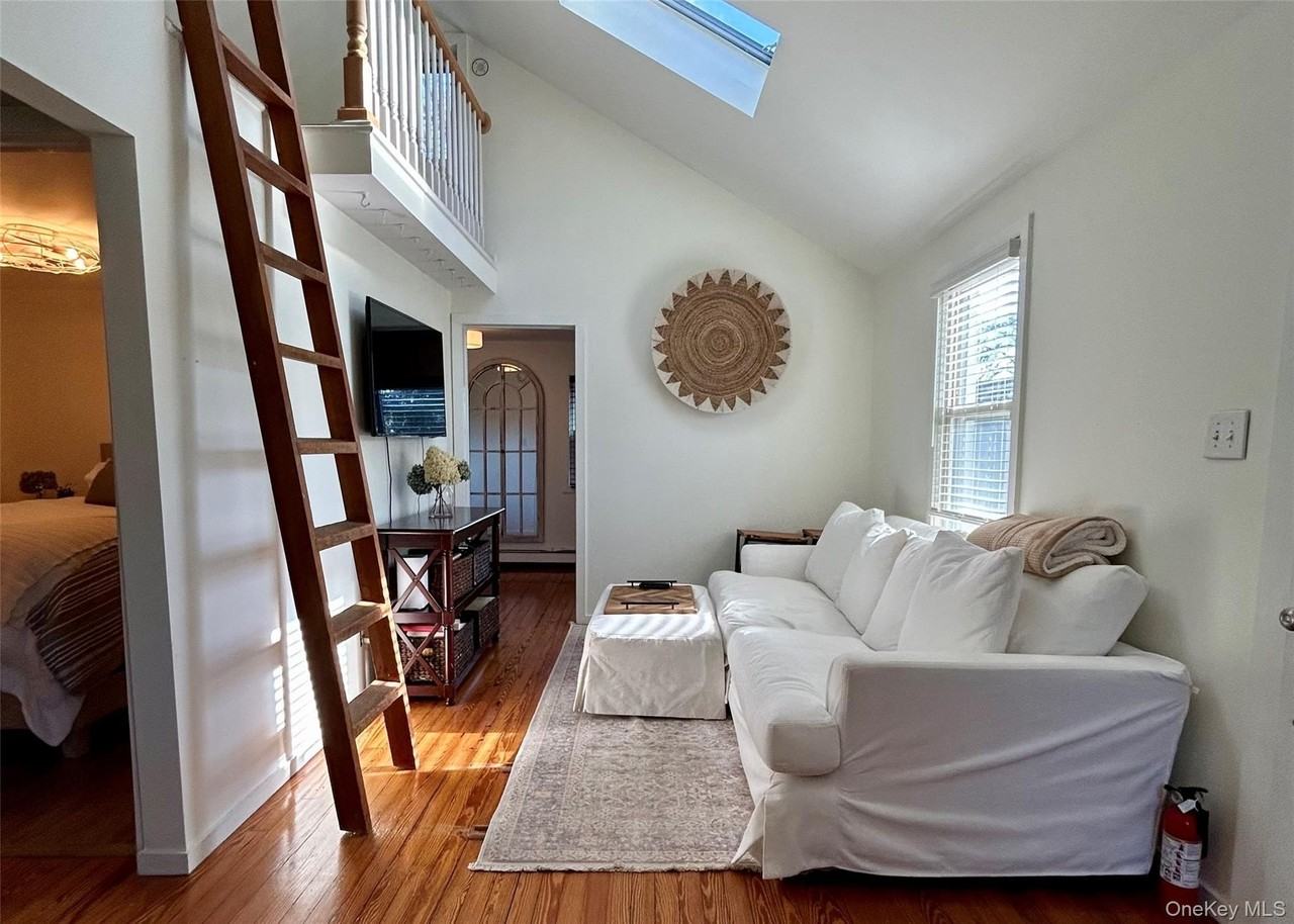 56 Tuscarora Dr - Photo 3 of 11