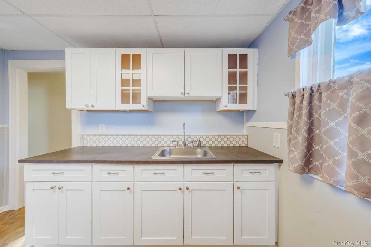 39 Chapman Pl Unit 2 #2 - Photo 6 of 17