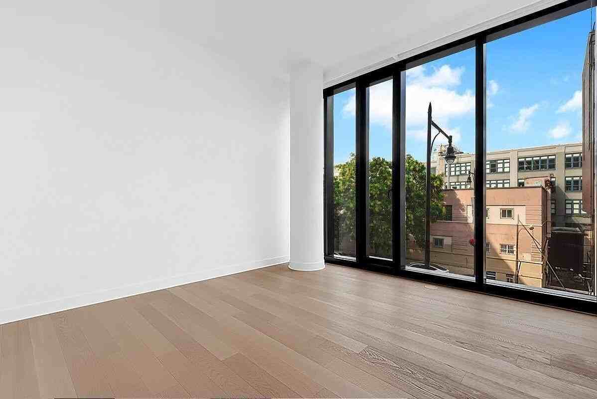 2130 44th Dr Apt 4c #4C - Photo 5 of 8