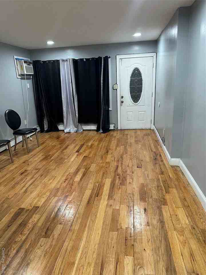 18011 146th Ave - Photo 2 of 8