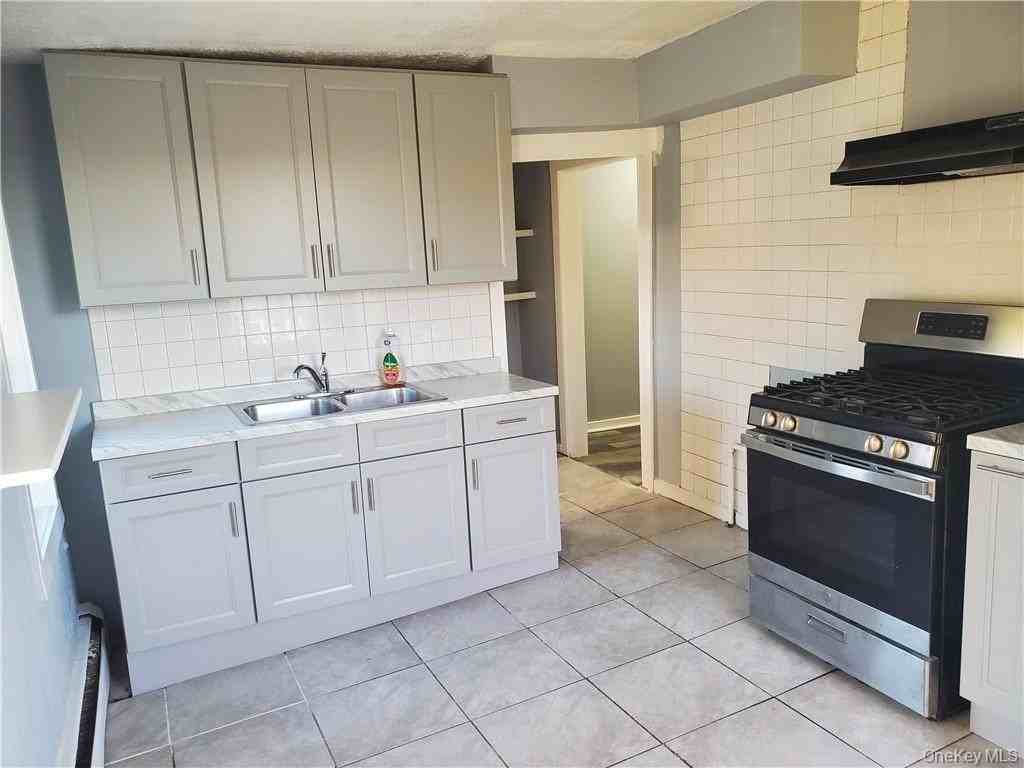 76 State St Apt 10 #10 - Photo 4 of 23