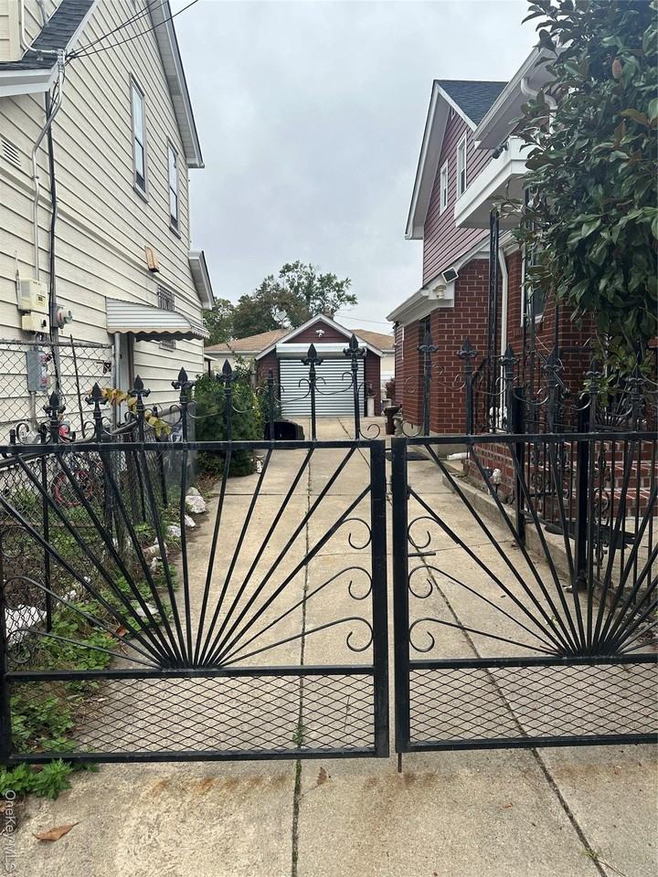 24301 130th Ave - Photo 2 of 17