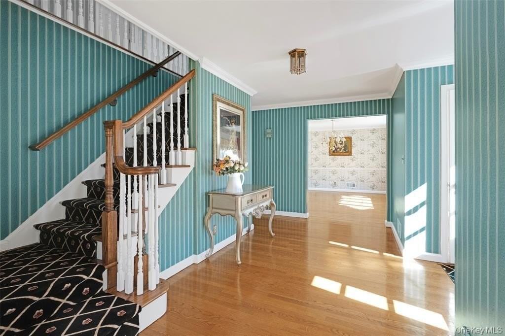 695 Hunt Ln - Photo 2 of 21