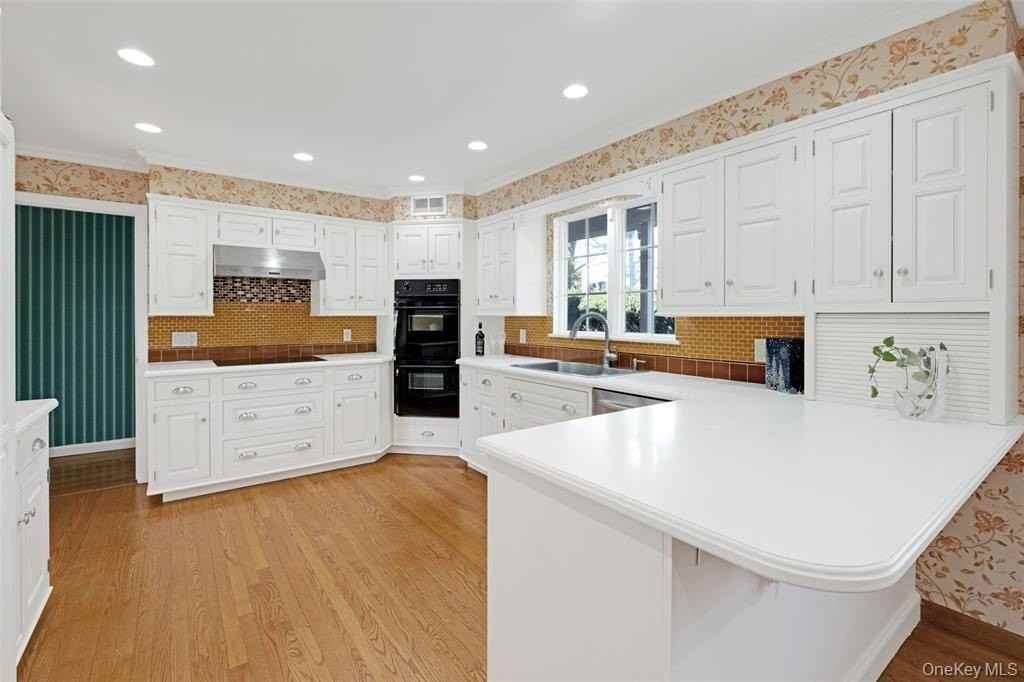 695 Hunt Ln - Photo 4 of 21