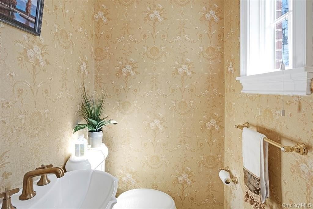 695 Hunt Ln - Photo 7 of 21