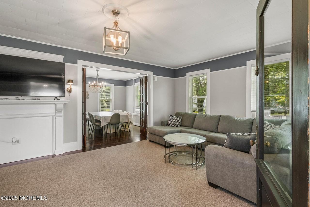 496 W Park Ave - Photo 3 of 35