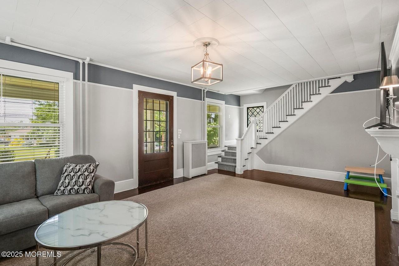 496 W Park Ave - Photo 4 of 35