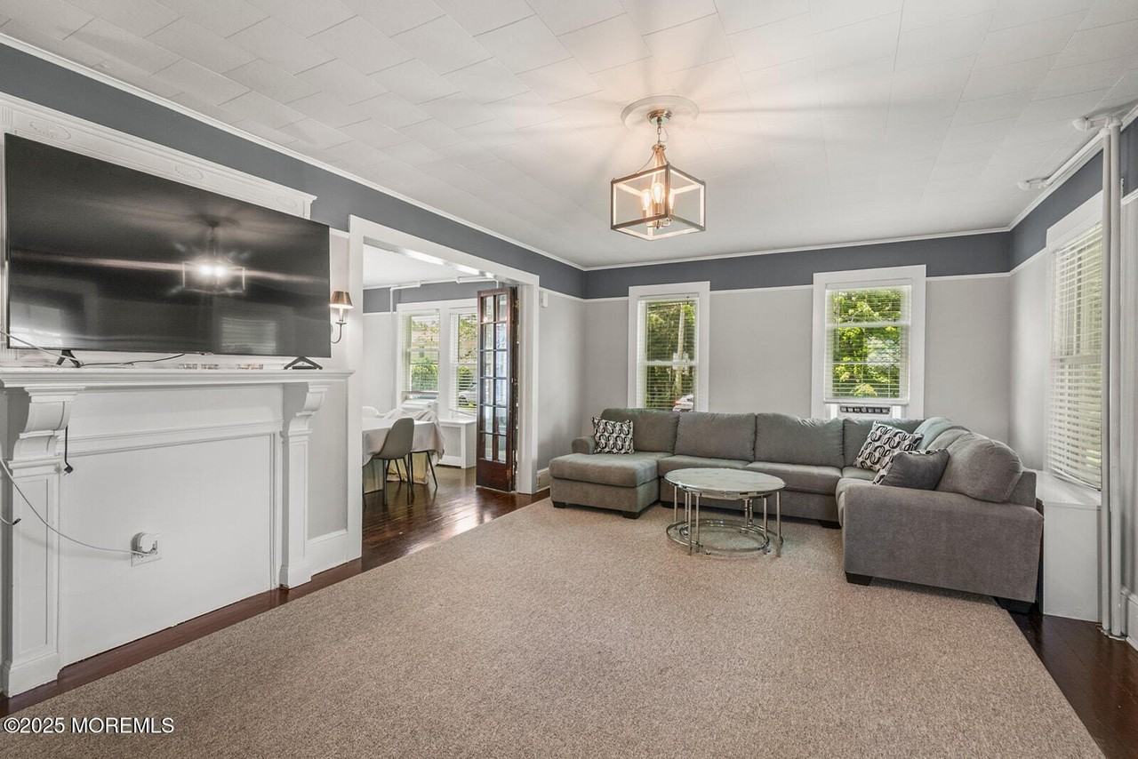 496 W Park Ave - Photo 5 of 35