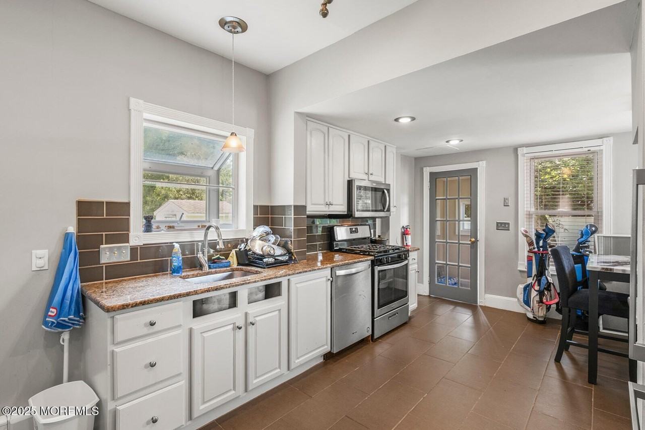 496 W Park Ave - Photo 7 of 35