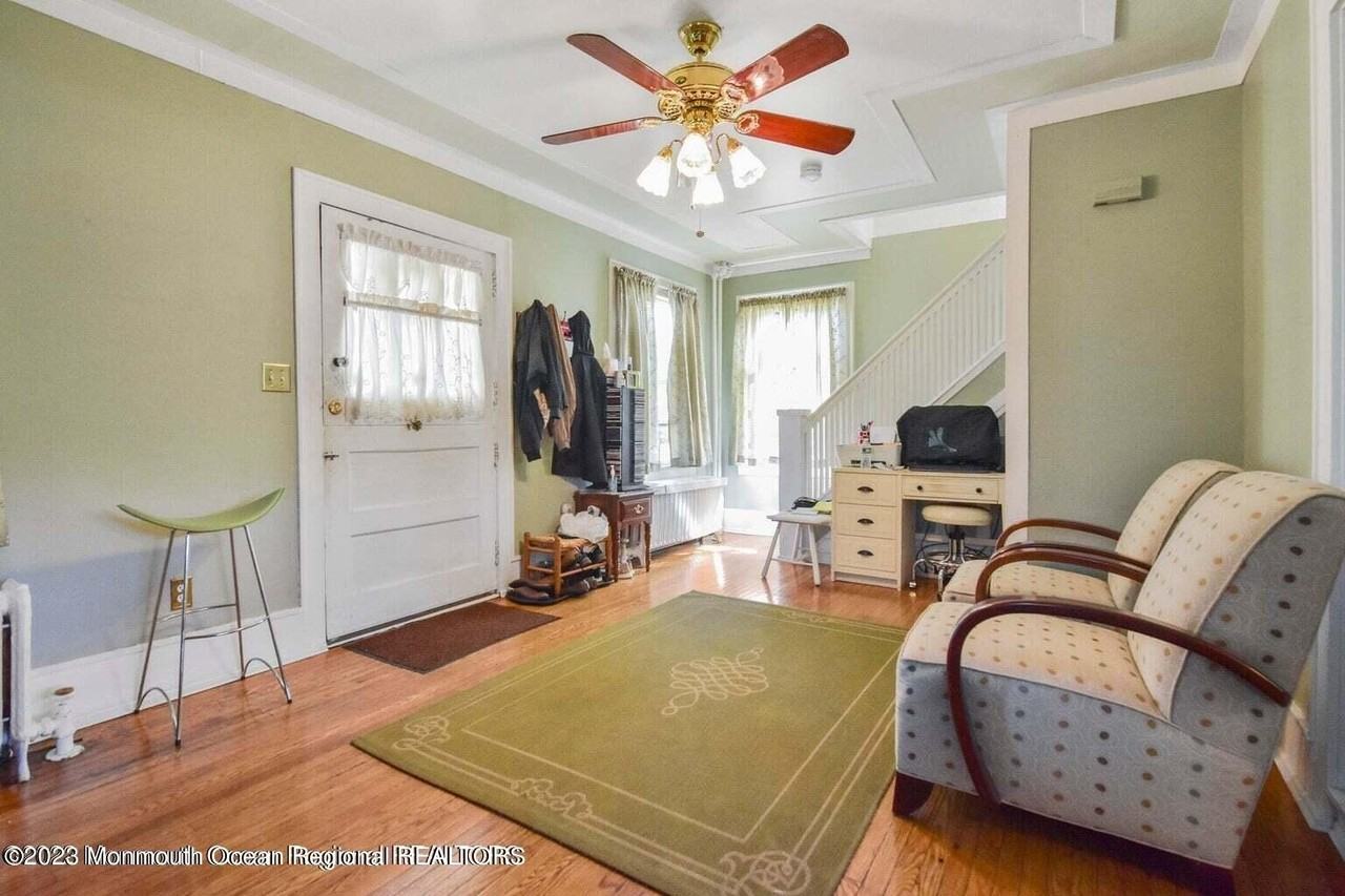 57 Memorial Pkwy - Photo 5 of 22