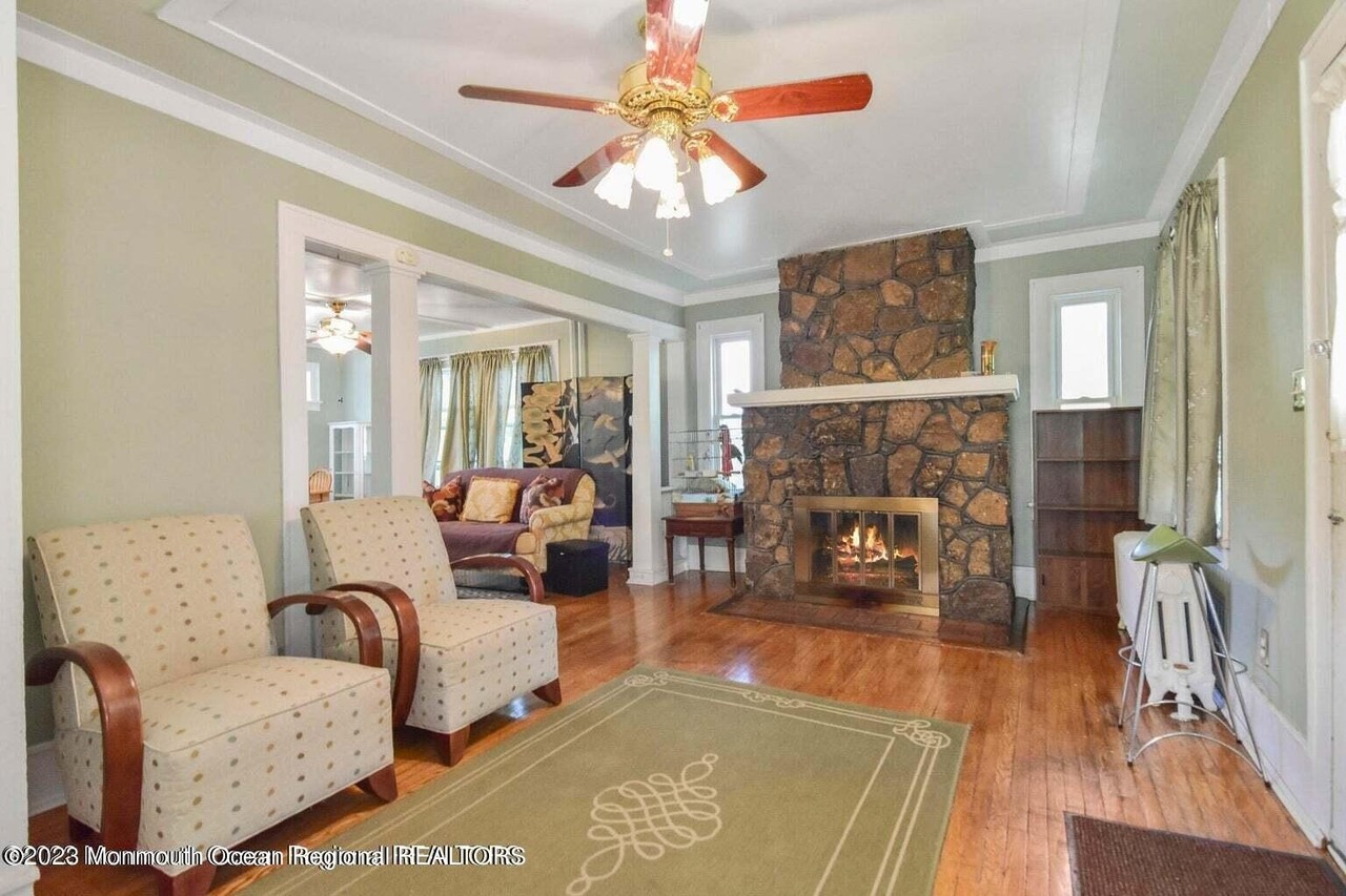 57 Memorial Pkwy - Photo 6 of 22