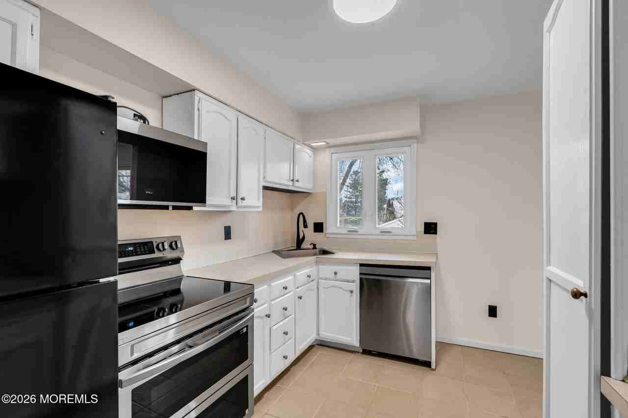 613 Champlain St - Photo 7 of 24