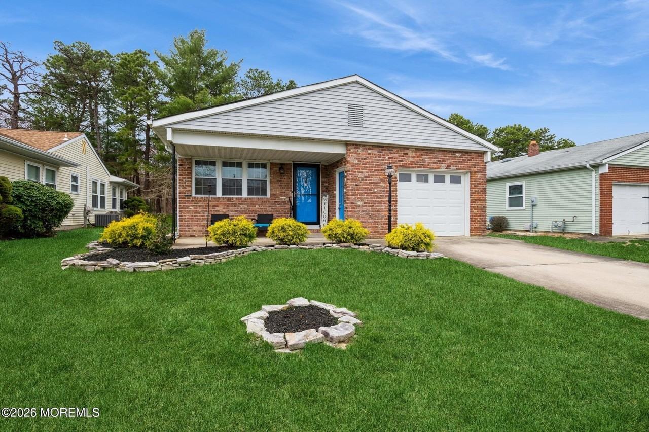 12 Paradise Blvd - Photo 2 of 17