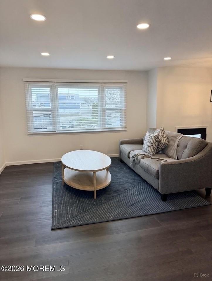 2133 Bridge Ave - Photo 3 of 12