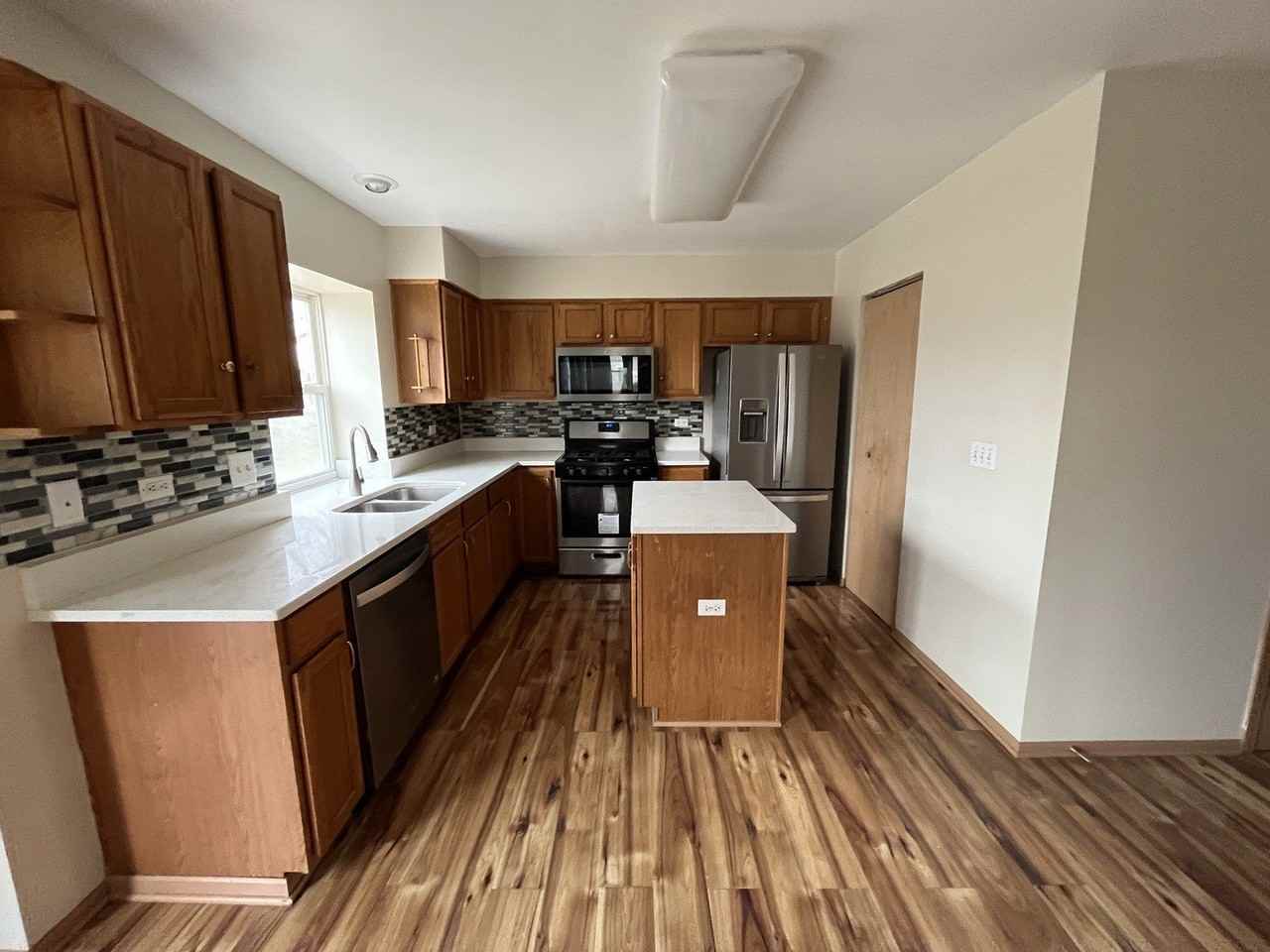 2936 Deerpath Ln - Photo 7 of 42