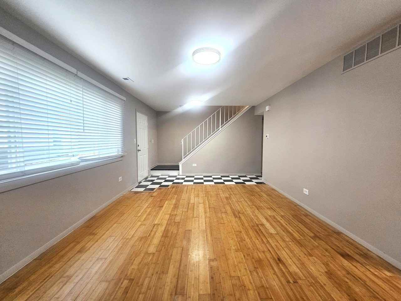 841 Oxford Pl - Photo 3 of 19