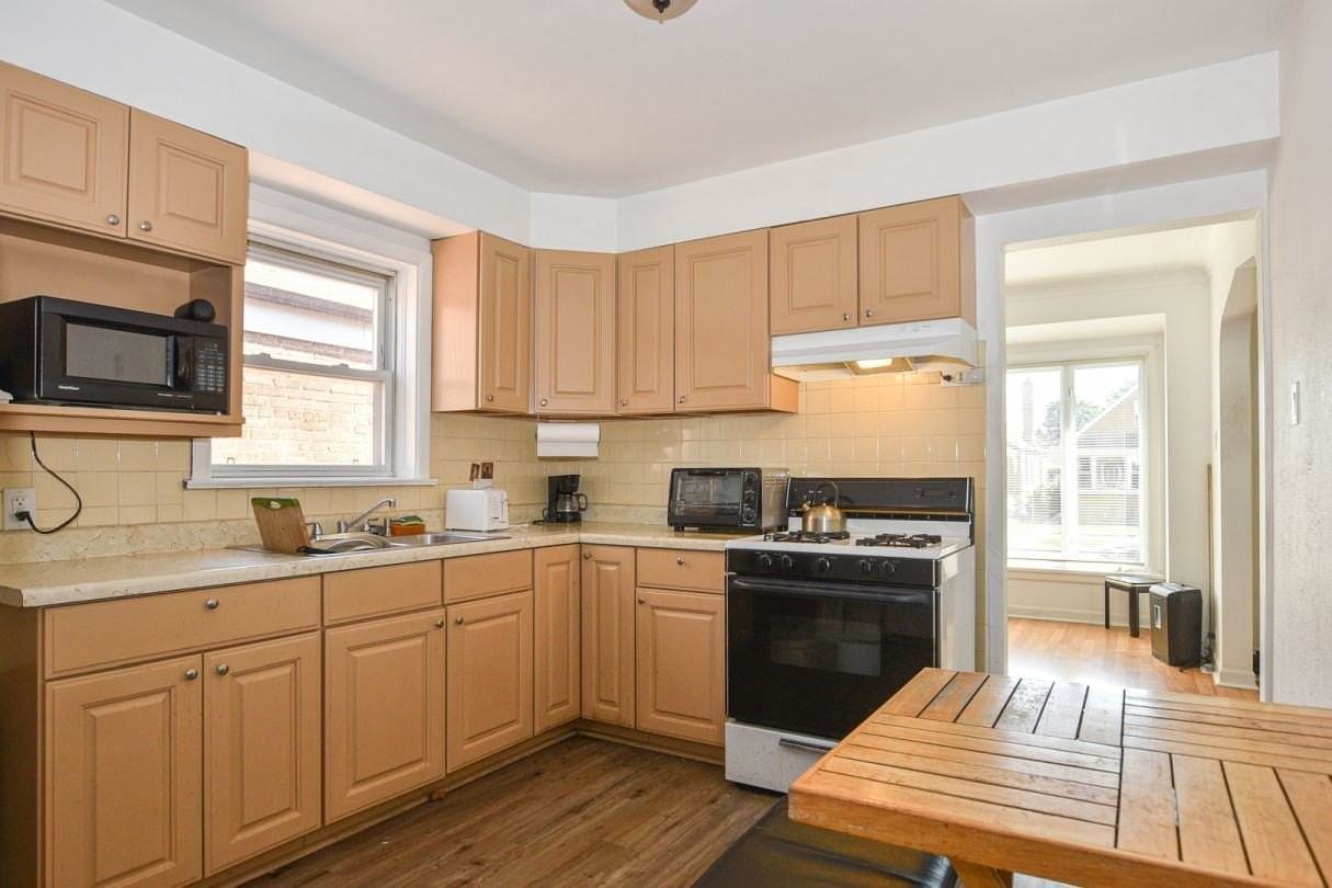 5036 S Leclaire Ave - Photo 5 of 18