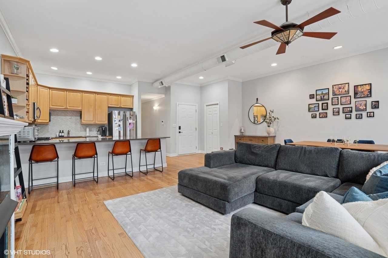 426 N Noble St Apt 3 #3 - Photo 5 of 20