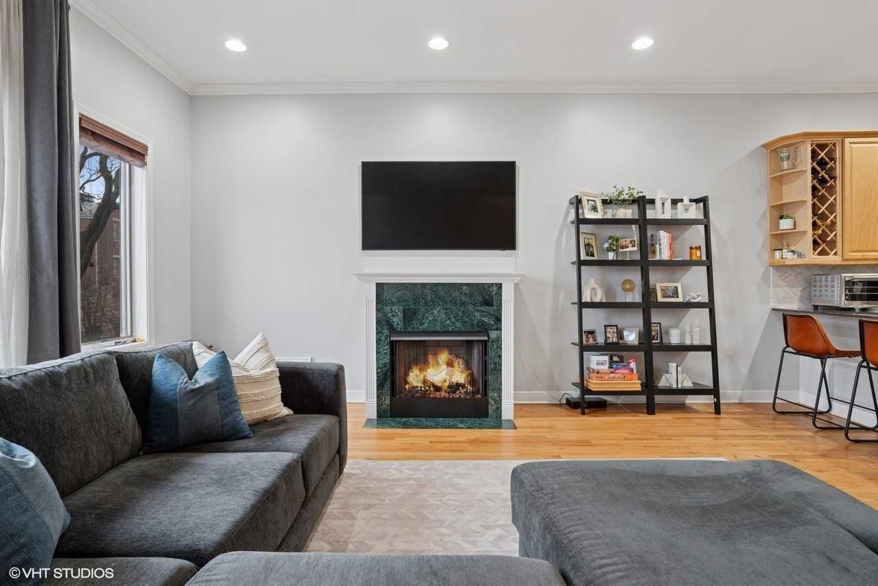 426 N Noble St Apt 3 #3 - Photo 6 of 20