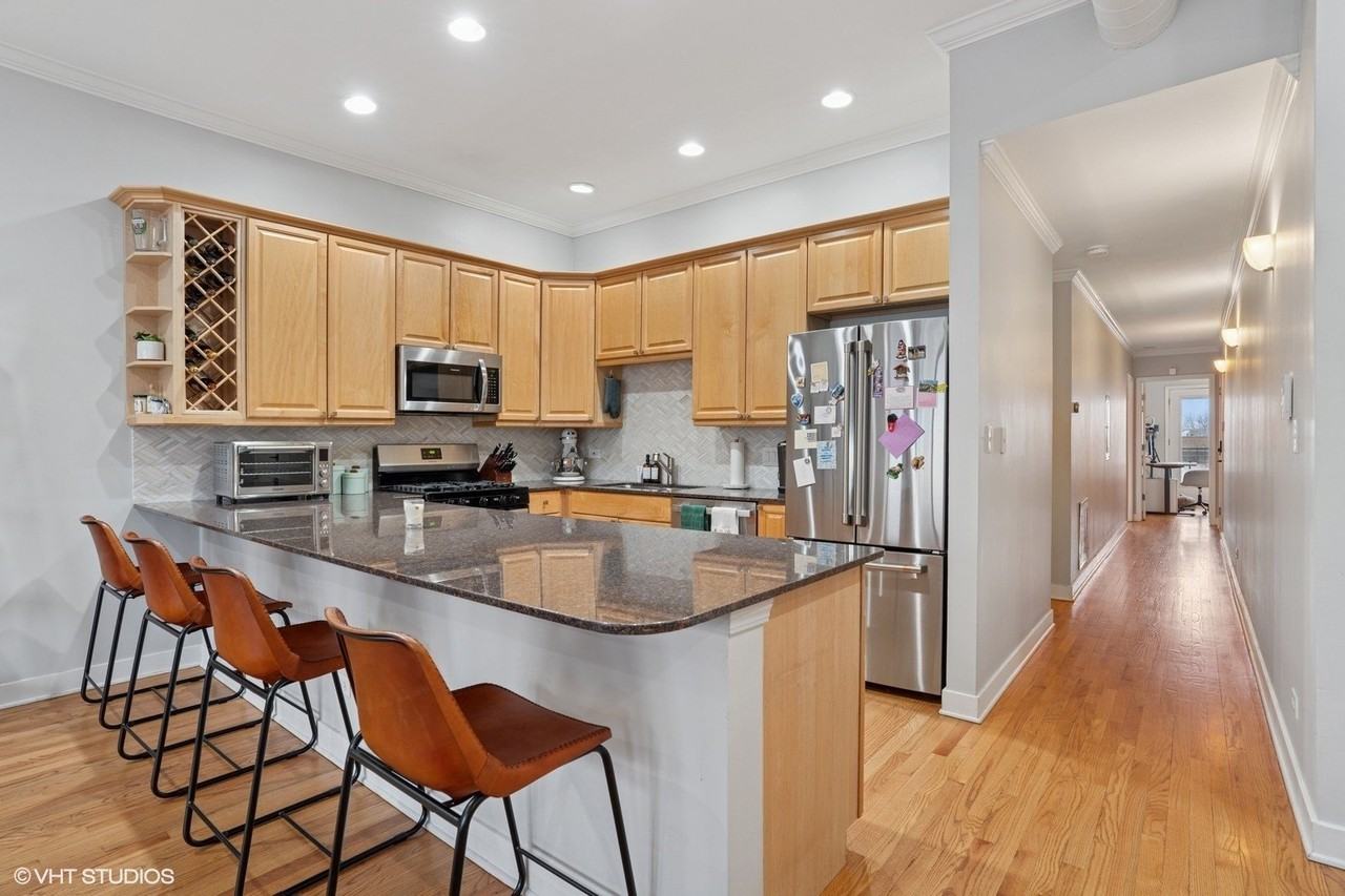 426 N Noble St Apt 3 #3 - Photo 7 of 20