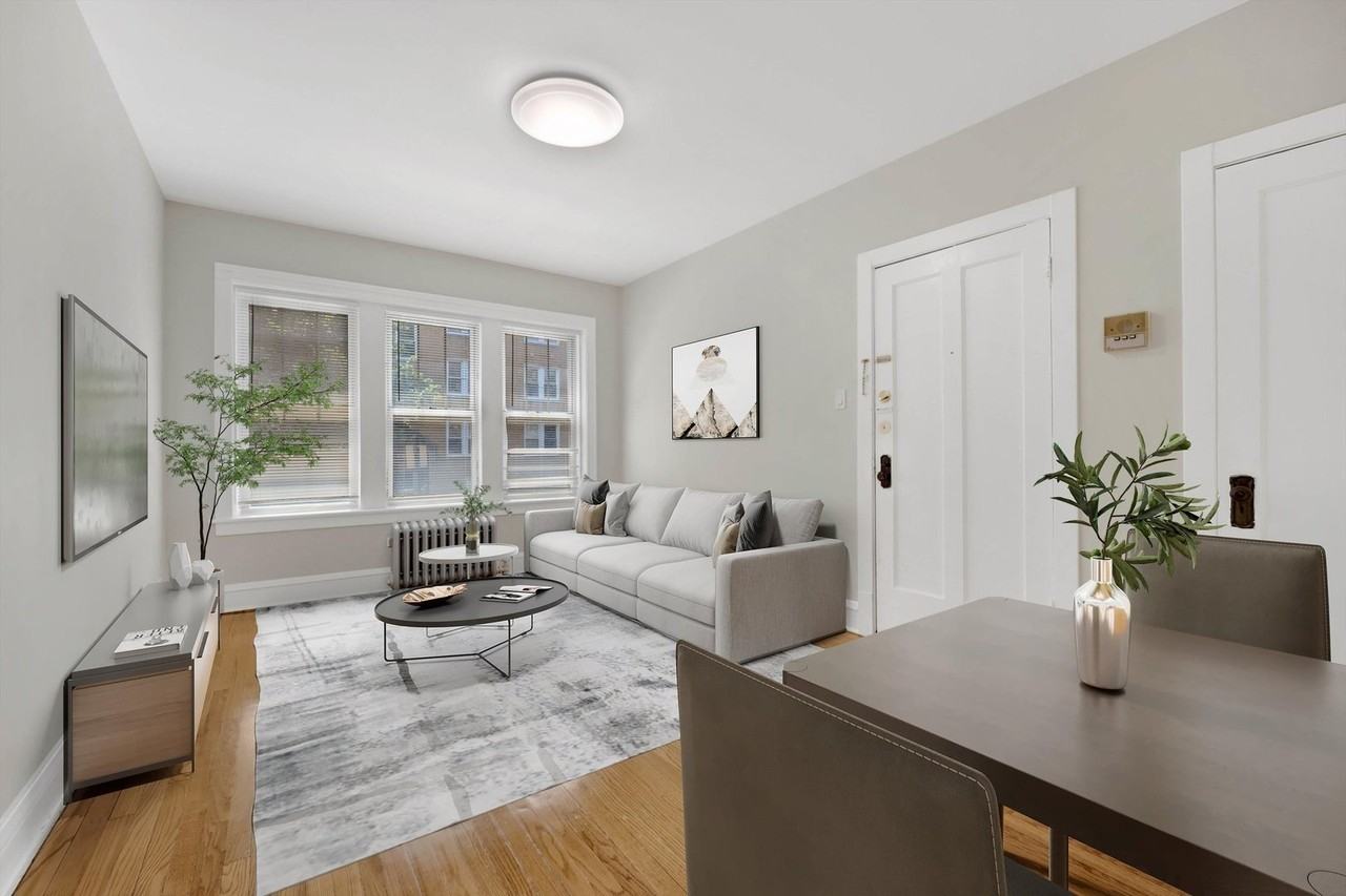 4744 W Roscoe St Apt 2 #2 - Photo 2 of 14