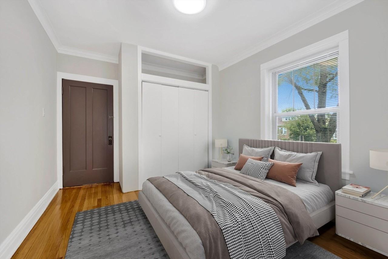 4744 W Roscoe St Apt 2 #2 - Photo 5 of 14