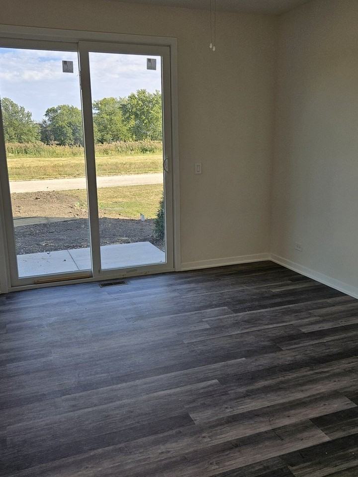 56 Olympus Dr - Photo 6 of 11