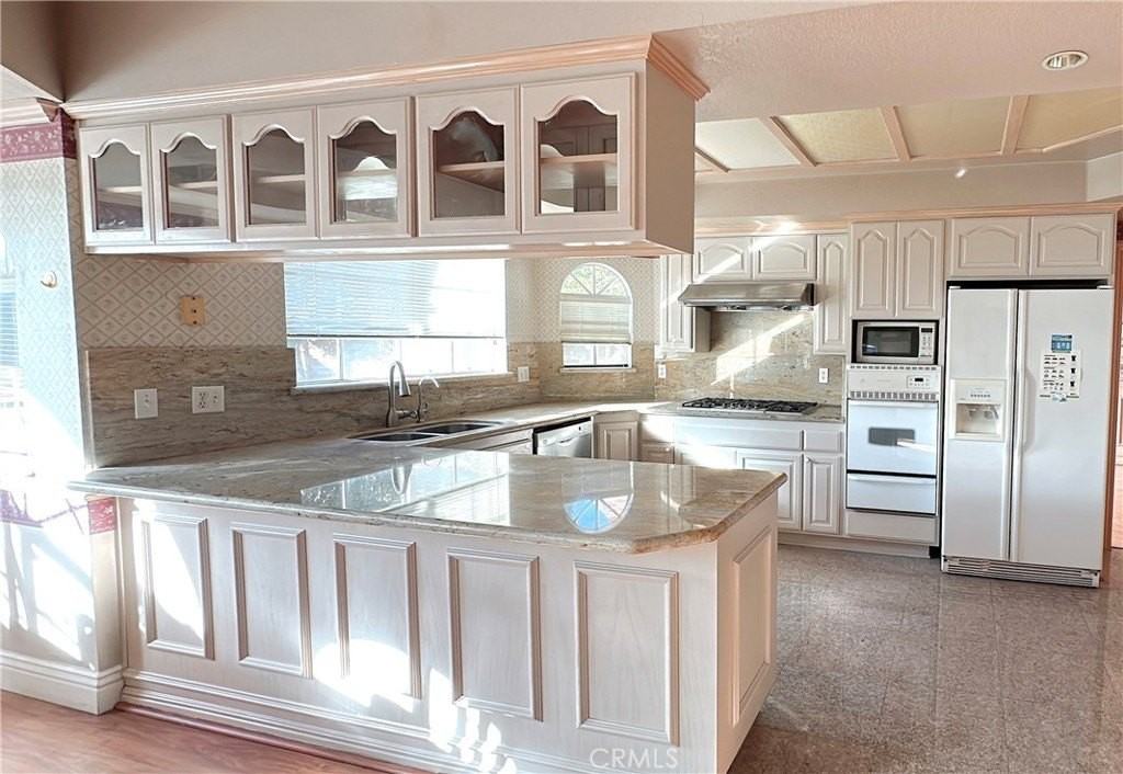 232 E Floral Ave - Photo 4 of 18