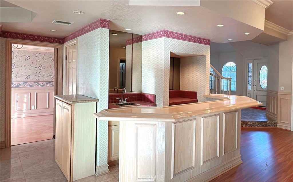 232 E Floral Ave - Photo 3 of 18