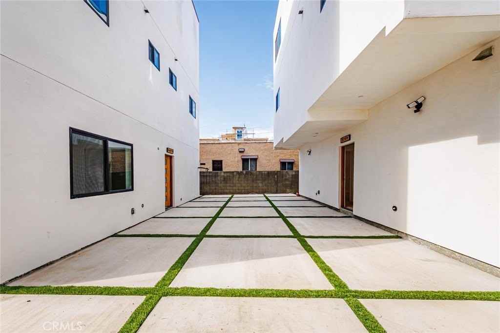 5209 W 20th St #1-2 - Photo 6 of 20