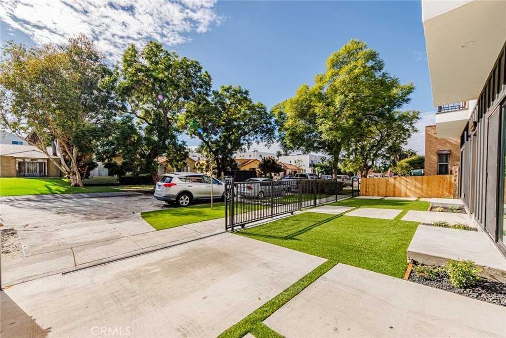 5209 W 20th St #1-2 - Photo 7 of 20